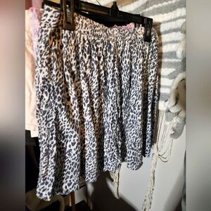 HOLLISTER Skirt Animal Print L Grey/White New